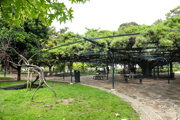 ポルトガルのリスボン 3月17 2019 春の晴れた日にリスボンのPrincipe Realと呼ばれる素晴らしい緑の宇宙庭園 — ストック写真