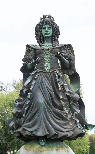 ポルトガルのリスボン 2022年10月21日 国連公園で オードリー フラックによるブラガンサの女王キャサリンの像のレプリカ — ストック写真