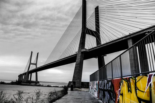 Lisbona Portogallo Ottobre 2022 Ponte Vasco Gama Una Giornata Nuvolosa — Foto Stock