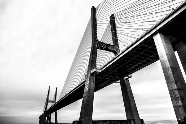 Die Brücke Vasco Gama Einem Bewölkten Tag Lissabon — Stockfoto