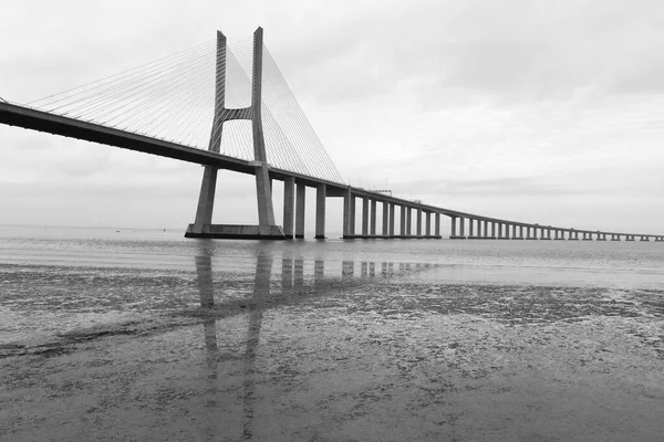 Vasco Gama Híd Egy Felhős Napon Lisszabonban — Stock Fotó