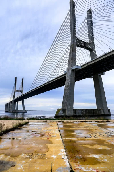 Лиссабон Португалия Октября 2022 Года Мост Васко Гама Облачный День — стоковое фото