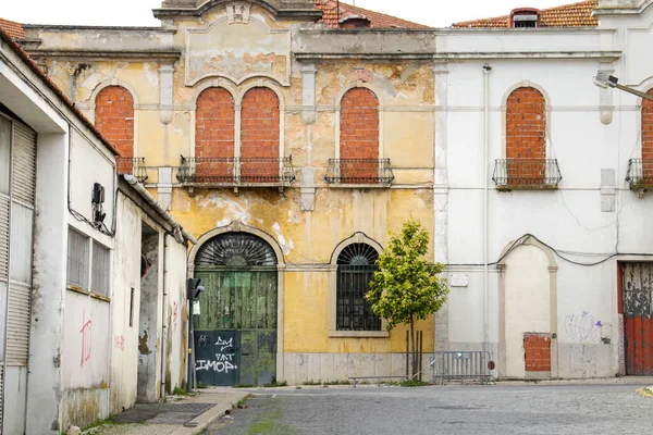 ポルトガルのリスボン 2022年10月21日 ポルトガルのリスボンにある旧およびヴィンテージの放棄された工場 — ストック写真