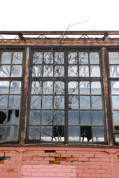 リスボン ポルトガルの古いとヴィンテージの放棄された工場 — ストック写真
