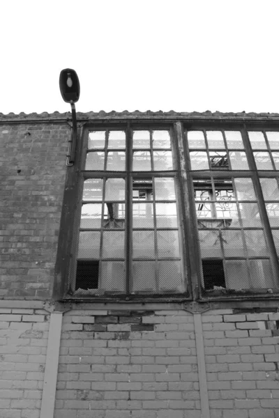 Παλιό Και Παλιό Εγκαταλελειμμένο Εργοστάσιο Στη Λισαβόνα Πορτογαλία — Φωτογραφία Αρχείου