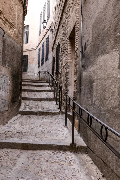 Узкие Улочки Фасады Исторических Домов Старом Городе Толедо Испания — стоковое фото