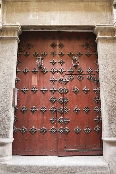 Piękne Zabytkowe Brązowe Drewniane Drzwi Starym Mieście Toledo — Zdjęcie stockowe