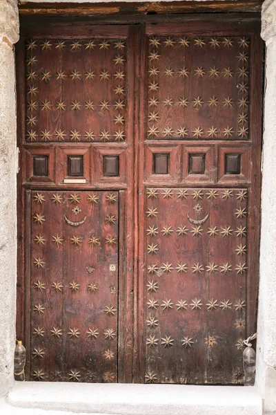 Hermosa Vintage Puerta Madera Marrón Casco Antiguo Toledo — Foto de Stock