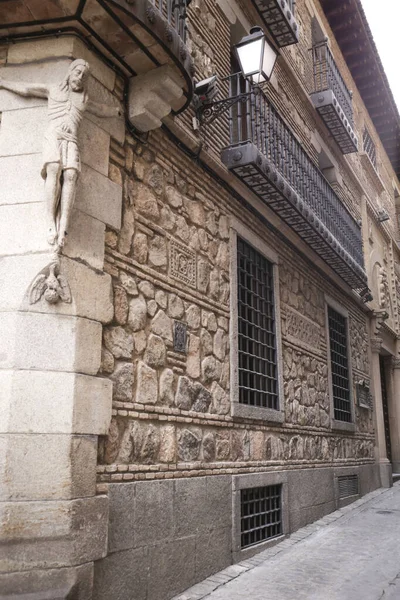 톨레도 도시의 로페즈 모퉁이에 조각된 그리스도 — 스톡 사진
