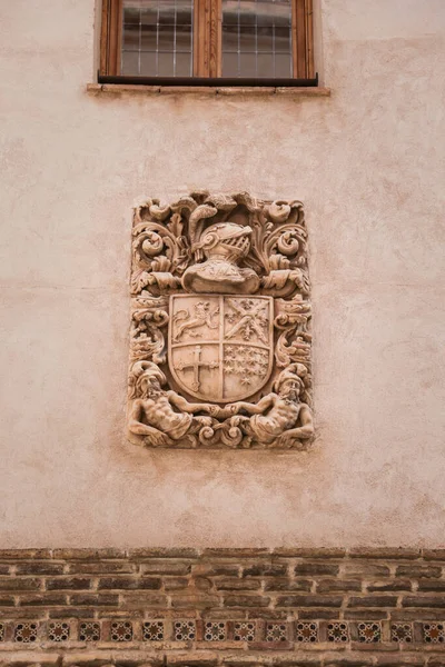 Toledo Spain Жовтня 2022 Герб Різьбленого Каменю Фасаді Палацу Бенаказон — стокове фото