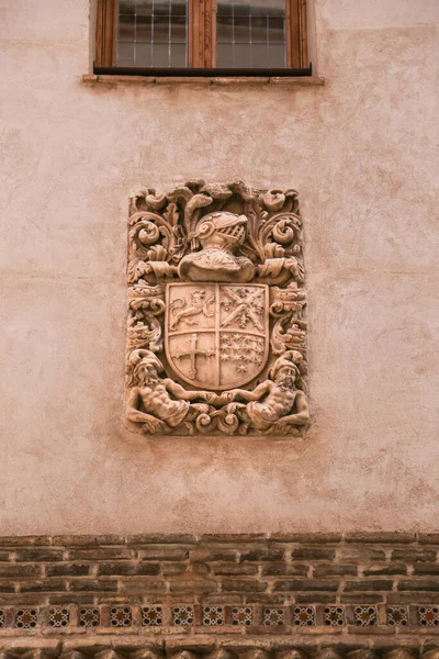 Toledo Spain Жовтня 2022 Герб Різьбленого Каменю Фасаді Палацу Бенаказон — стокове фото