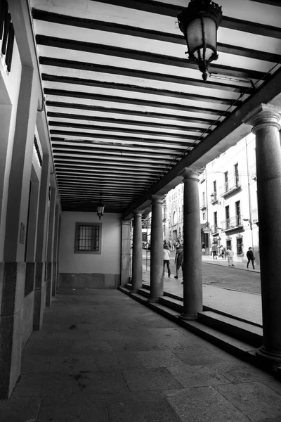 Toledo Espanha Outubro 2022 Edifícios Antigos Arquitetura Típica Com Colunas — Fotografia de Stock