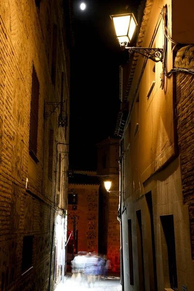 Узкие Улочки Фасады Исторических Домов Ночью Старом Городе Толедо Испания — стоковое фото