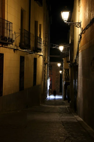Calles Estrechas Fachadas Casas Históricas Por Noche Casco Antiguo Toledo — Foto de Stock
