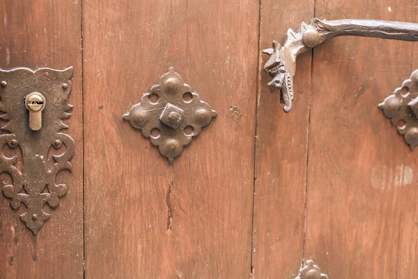 Porta Dourada Bonita Alça Com Forma Mitológica Dragão Com Asas — Fotografia de Stock