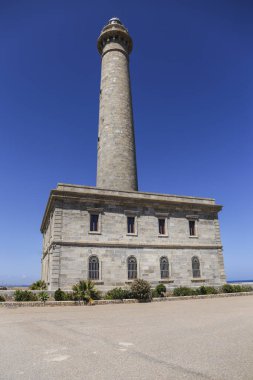 Güneşli bir bahar gününde Neoklasik Cabo de Palos deniz feneri