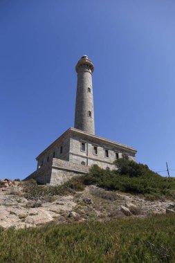 Güneşli bir bahar gününde Neoklasik Cabo de Palos deniz feneri