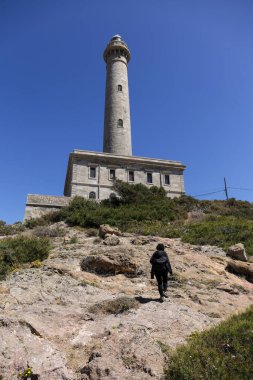 Güneşli bir bahar gününde Neoklasik Cabo de Palos deniz feneri