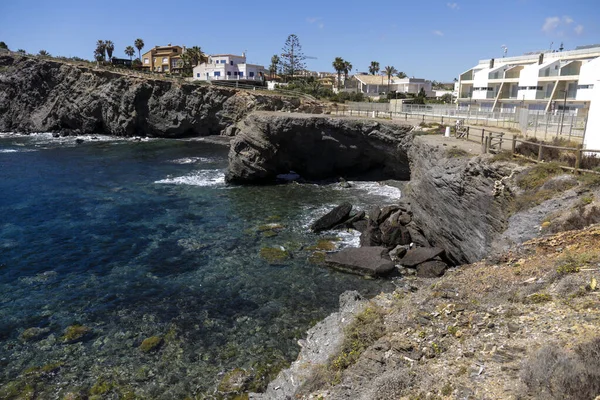 春天阳光灿烂的日子里 Cabo Palos渔村的海湾和海滩 — 图库照片