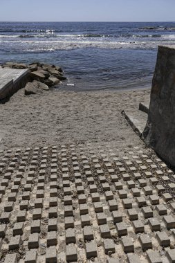 Jetty Cabo de Palos sahilinde güneşli bir bahar gününde balıkçı köyünde