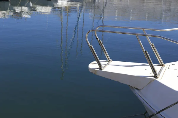 Bugkanzel Eines Segelbootes Das Dock Spanien Festgemacht Hat — Stockfoto