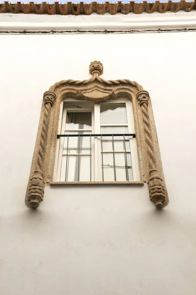 Типичный Португальский Фасад Окном Стиле Араба Городе Эвора — стоковое фото