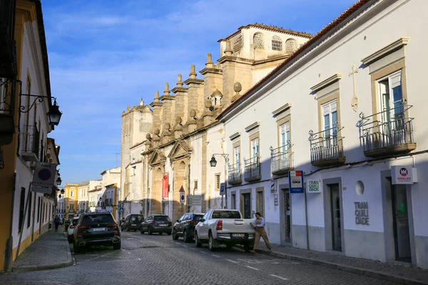 Evora Portugal Oktober 2022 Typische Portugiesische Fassaden Und Kopfsteinpflasterstraßen Der — Stockfoto