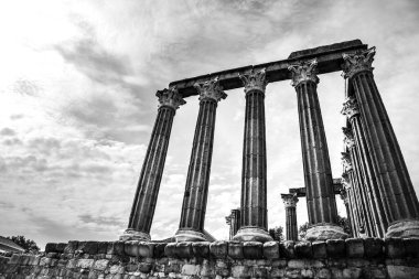 Evora kasabasında Tanrıça Diana 'nın Muazzam Tapınağı