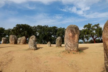 Evora 'da Almendres Cromlech adında inanılmaz bir Megalitik anıt.