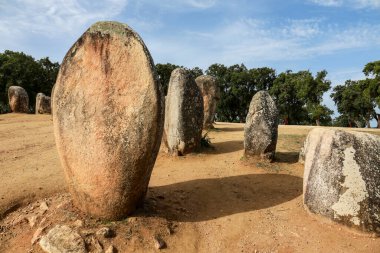 Evora 'da Almendres Cromlech adında inanılmaz bir Megalitik anıt.