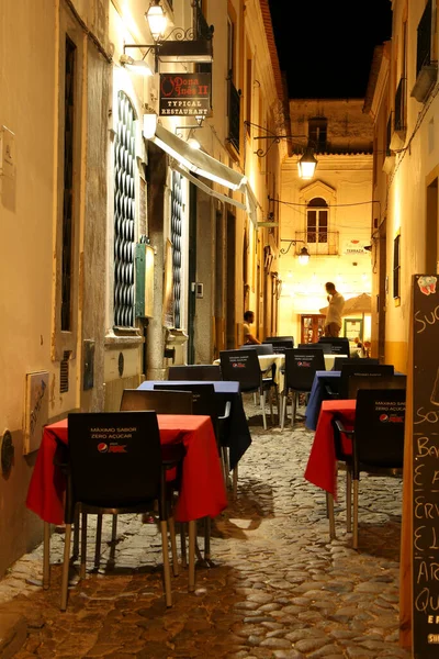 Evora Portugal Octubre 2022 Restaurantes Terrazas Por Noche Calles Estrechas — Foto de Stock