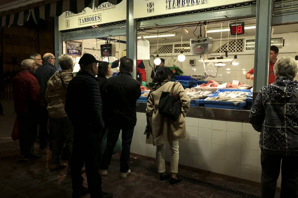 Santa Pola Alicante Spain May 2023 Customers Buy Fresh Fish — 스톡 사진