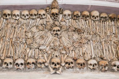 Evora, Portekiz- 10 Ekim 2022 Evora 'daki Capela dos Ossos' un İçi