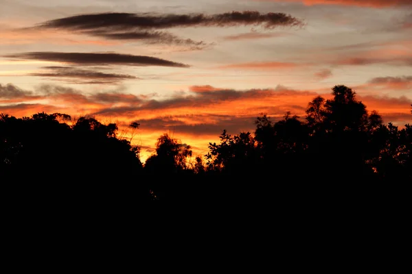 Ροζ Σύννεφα Και Υπέροχο Ουρανό Στο Ηλιοβασίλεμα Στο Αλικάντε Καλοκαίρι — Φωτογραφία Αρχείου