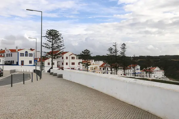 ポルトガルザンブジラ マル2022年10月20日 ポルトガル アルネテホ海岸の美しい狭い通り 白塗りの家 — ストック写真