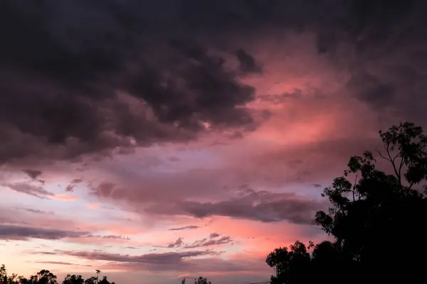 Roze Wolken Prachtige Lucht Bij Zonsondergang Alicante Zomer — Stockfoto
