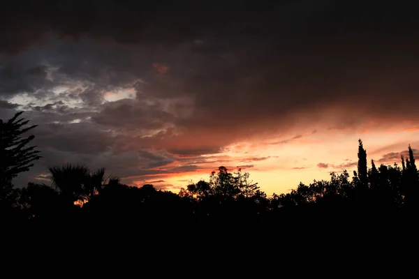 Πορτοκαλί Και Ροζ Σύννεφα Και Υπέροχο Ουρανό Στο Ηλιοβασίλεμα Στο — Φωτογραφία Αρχείου