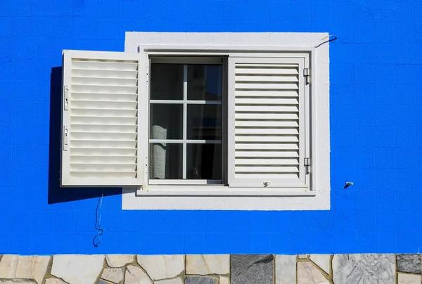 Façade Typique Colorée Lumineuse Dans Ville Tavira Avec Fenêtre Blanche — Photo
