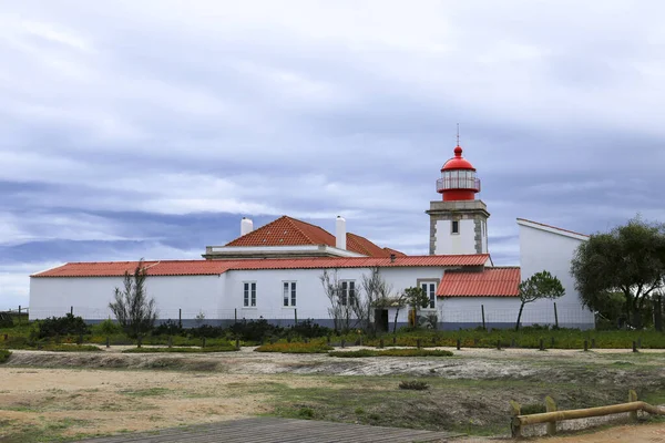 ポルトガルのオデミラ 2022年10月20日ポルトガルのカボ サルダオ岬の美しい灯台 — ストック写真