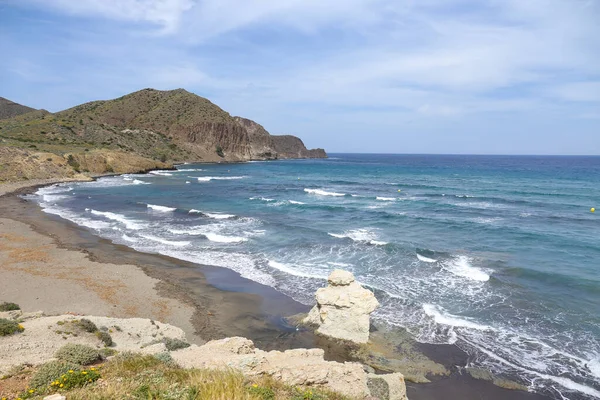 Het Witte Rotsstrand Prachtige Zeegezicht Isleta Del Moro Dorp — Stockfoto