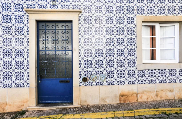 포르투갈의 타비라읍에 색깔로 화려하고 전통적 — 스톡 사진