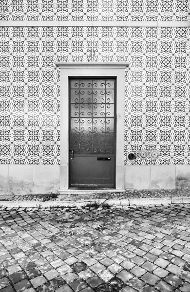 Красочный Традиционный Фасад Яркими Цветами Городе Тавира Португалия — стоковое фото