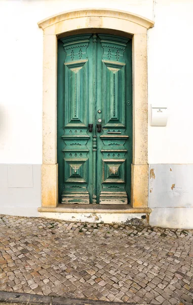 Old Wooden Door Wrought Iron Door Knockers White Facade Tavira — Stock Photo, Image