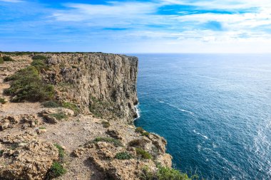 Sagres, Portekiz 'deki Saint Vincent Burnu' nun güzel uçurumları