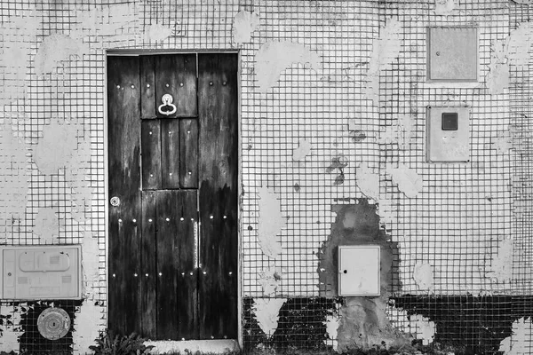 Ferragudo Portugal October 2022 Narrow Cobblestone Street Old Chipped Facade — 스톡 사진