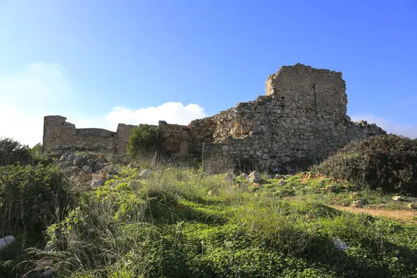 Portekiz 'in Algarve Sahili' ndeki Almadena Kalesi 'nin (Forte de Sao Luis) kalıntıları