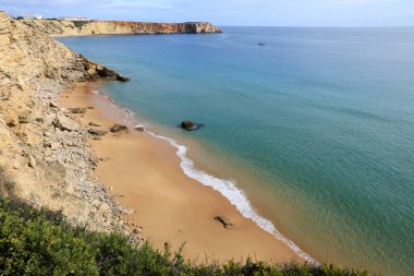 Sagres, Portekiz 'de güneşli bir günde Prainha das Pocas plajı