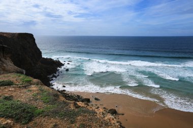 Praia do Tonel plajı Sagres, Algarve, Portekiz 'de güneşli bir günde