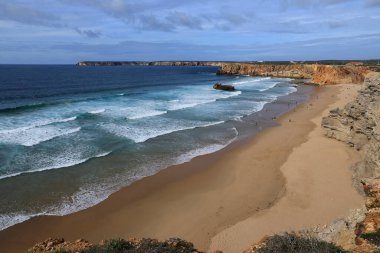 Praia do Tonel plajı Sagres, Algarve, Portekiz 'de güneşli bir günde