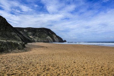 Portekiz, Algarve 'deki Castelejo Sahili' nin güzel kaya oluşumları, kumları ve kumulları.